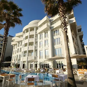 Palace & Hotell