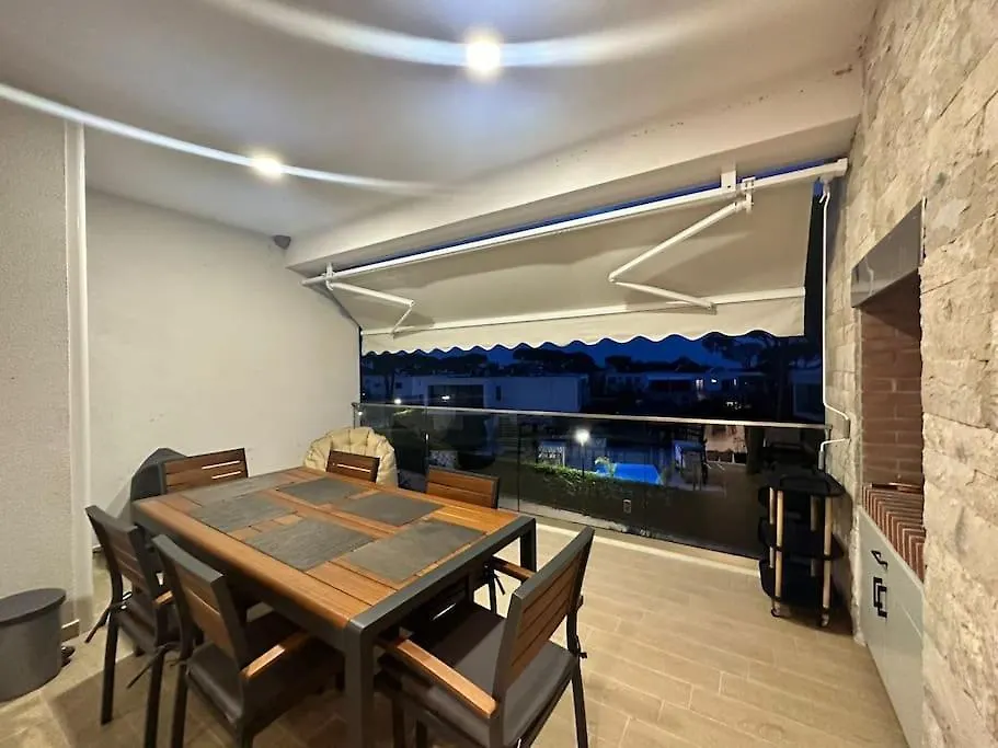 San Pietro, Sunshine Two Bedroom Apartment Durres